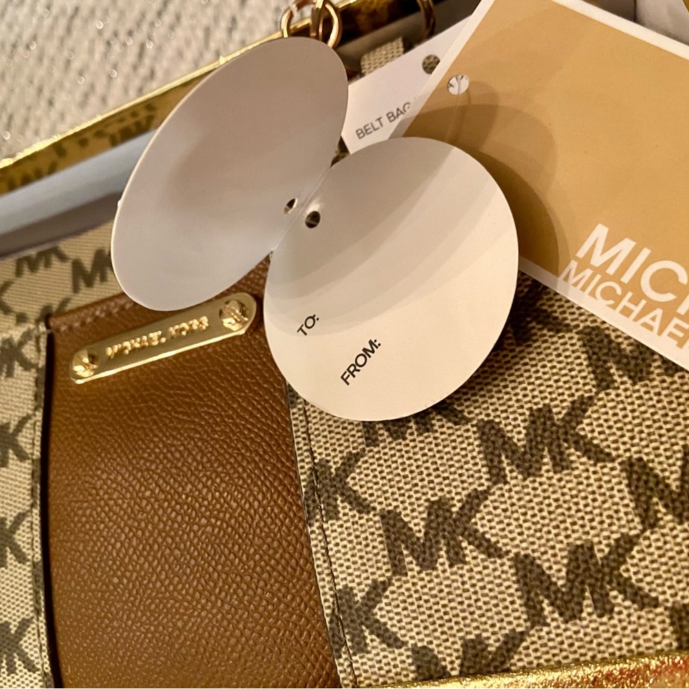NWT! Authentic Michael Kors adjustable belt bag, crossbody. In Holiday gift box! - Picture 8 of 16